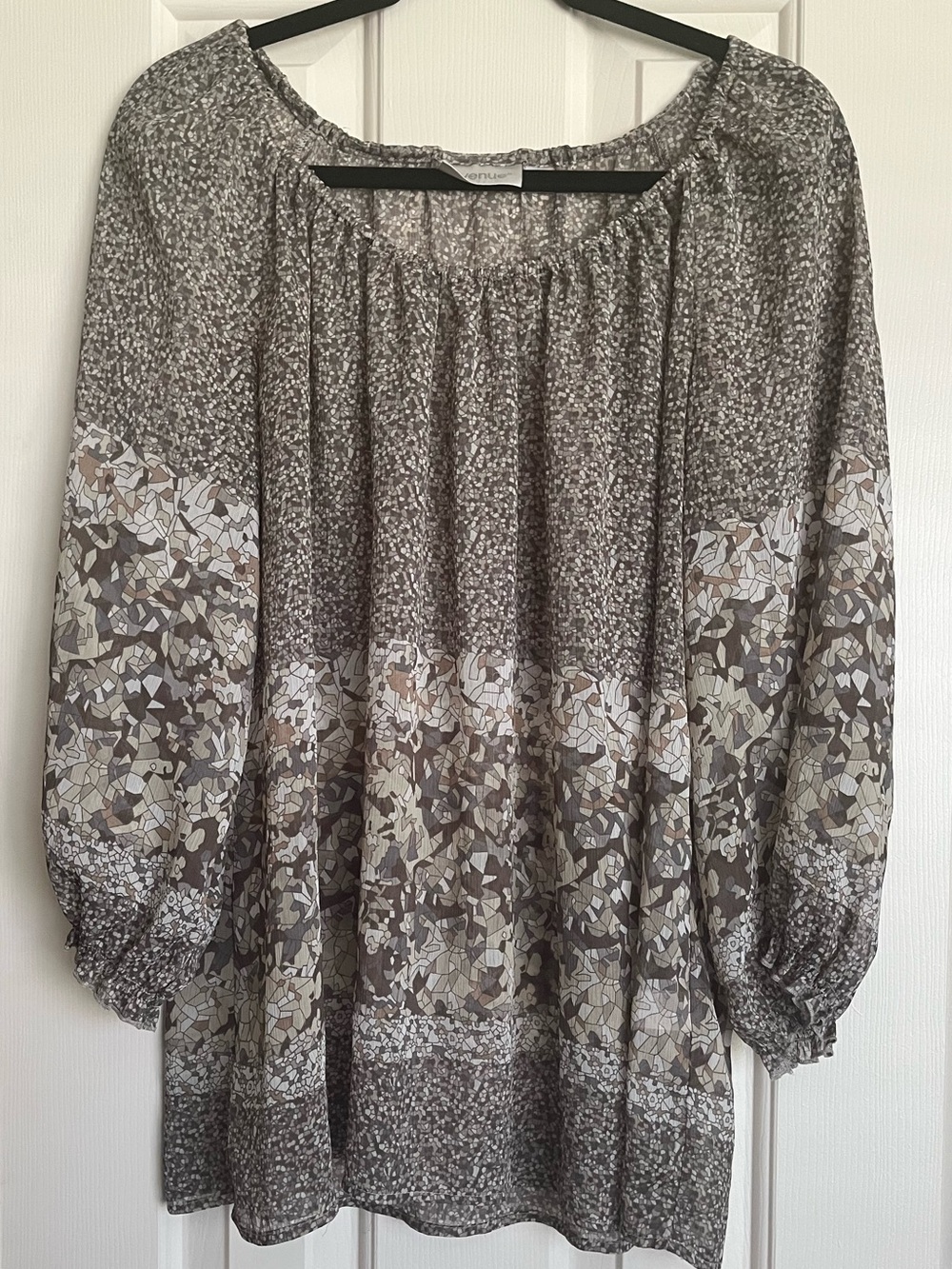 Avenue Sheer Printed Peasant Top - Gray & Cream Mosaic